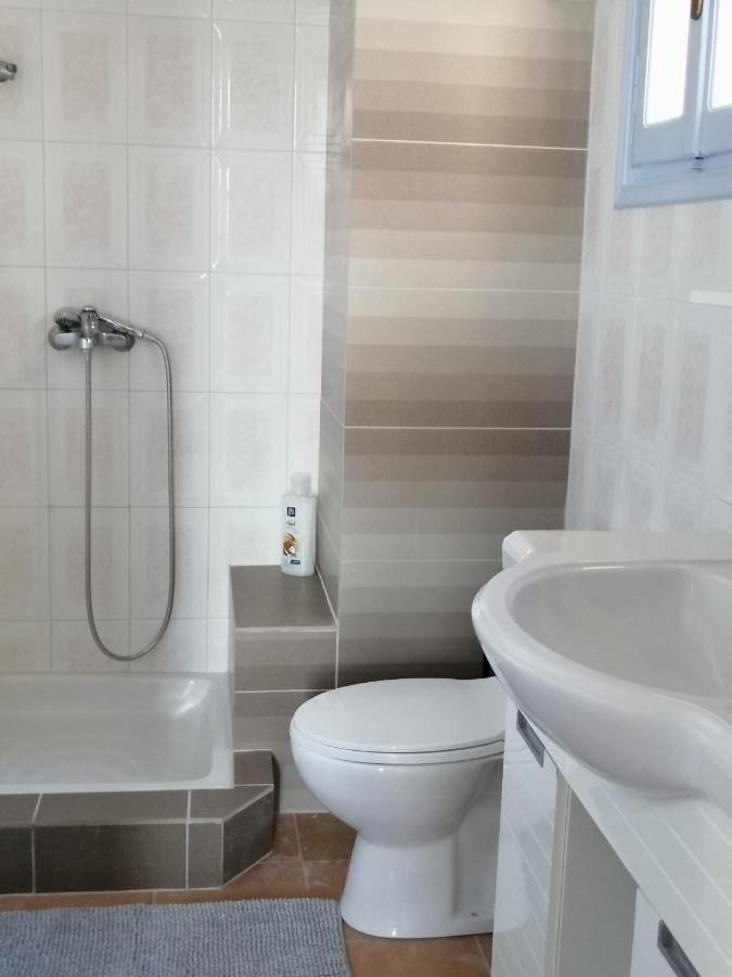 Aegina Port Apt 2-Διαμέρισμα Στο Λιμάνι Της Αίγινας 2 Bagian luar foto