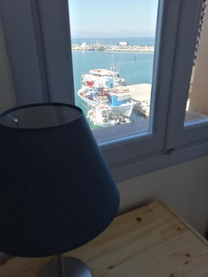 Aegina Port Apt 2-Διαμέρισμα Στο Λιμάνι Της Αίγινας 2 Bagian luar foto