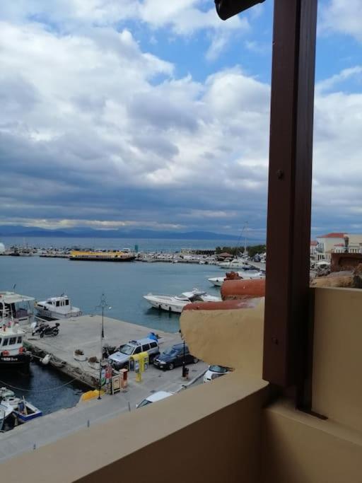 Aegina Port Apt 2-Διαμέρισμα Στο Λιμάνι Της Αίγινας 2 Bagian luar foto