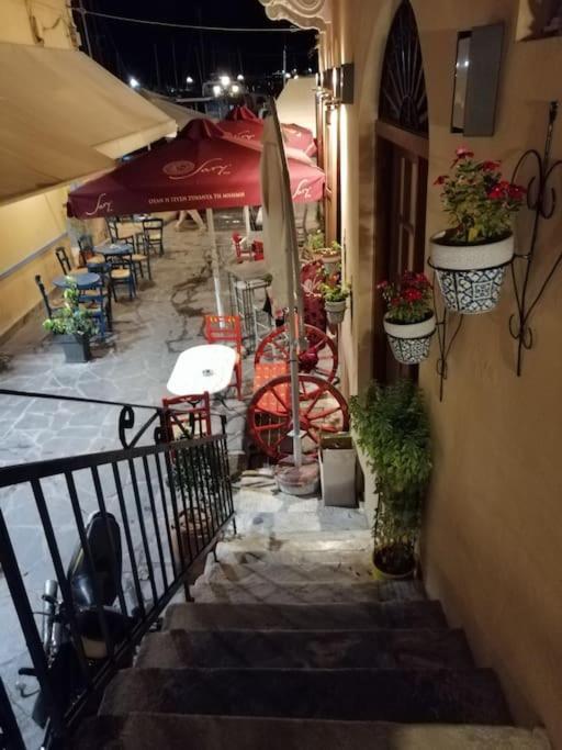 Aegina Port Apt 2-Διαμέρισμα Στο Λιμάνι Της Αίγινας 2 Bagian luar foto