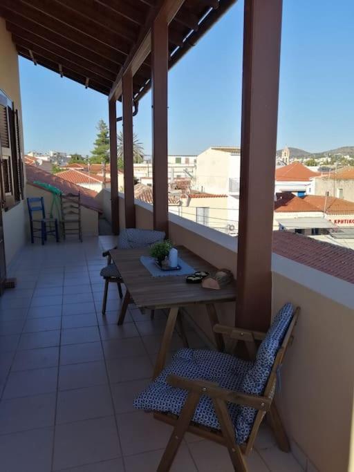 Aegina Port Apt 2-Διαμέρισμα Στο Λιμάνι Της Αίγινας 2 Bagian luar foto